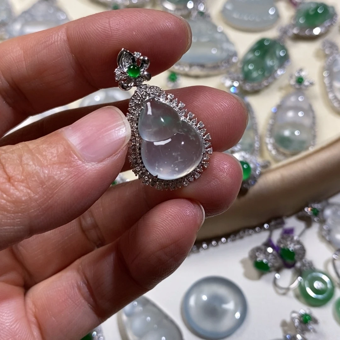 翡翠18K金镶嵌吊坠(不含链)葫芦