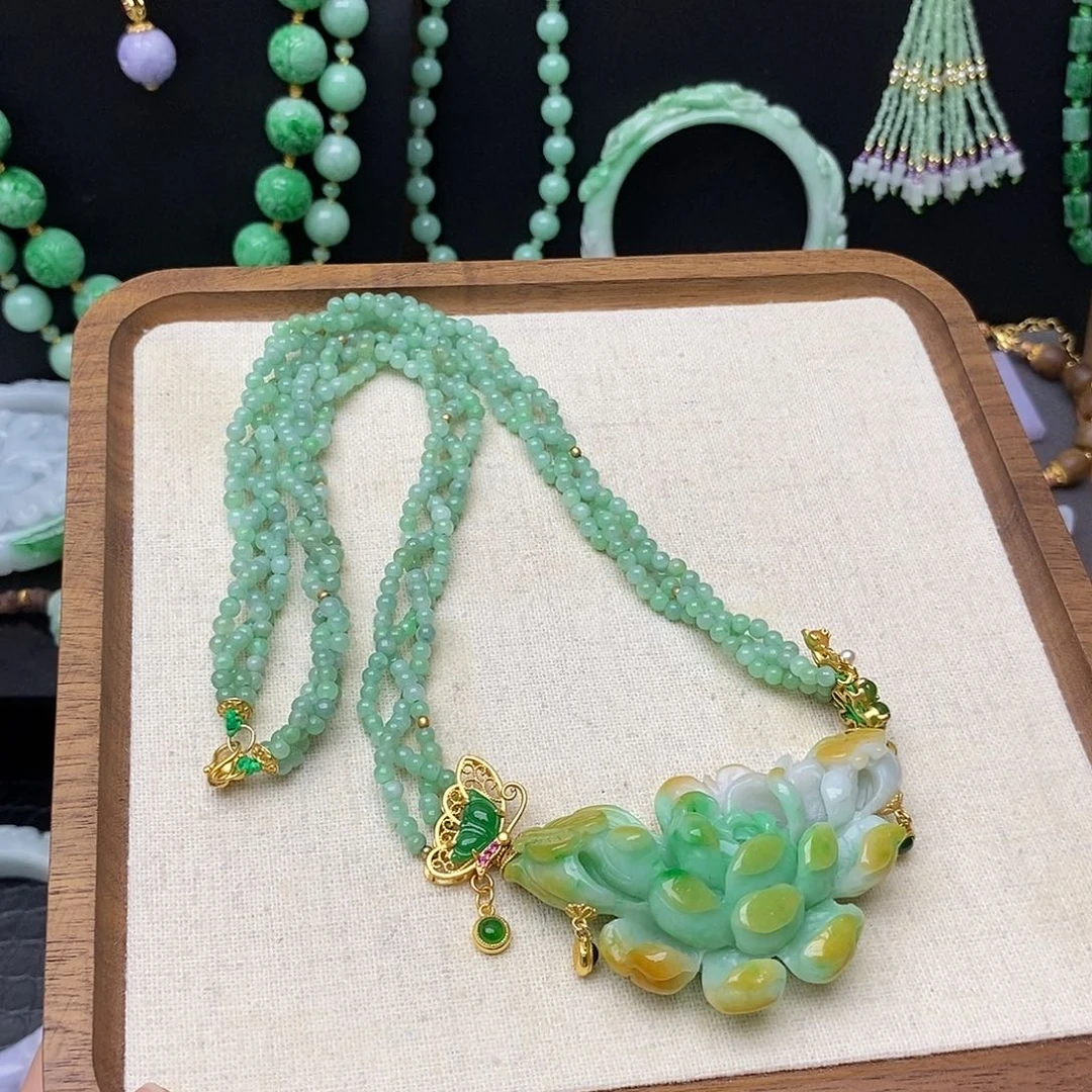 翡翠未镶嵌颈饰黄加绿