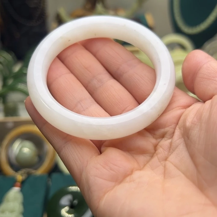 和田玉手镯未镶嵌55.9圈围9109