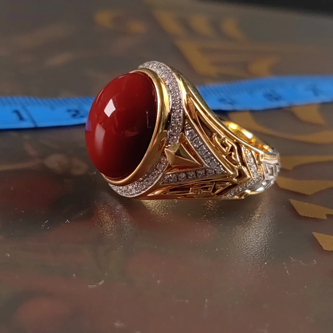 18K金伴钻镶嵌牛血红戒指，阿卡色贵气迷人奢华灵动，圈口18#重16克