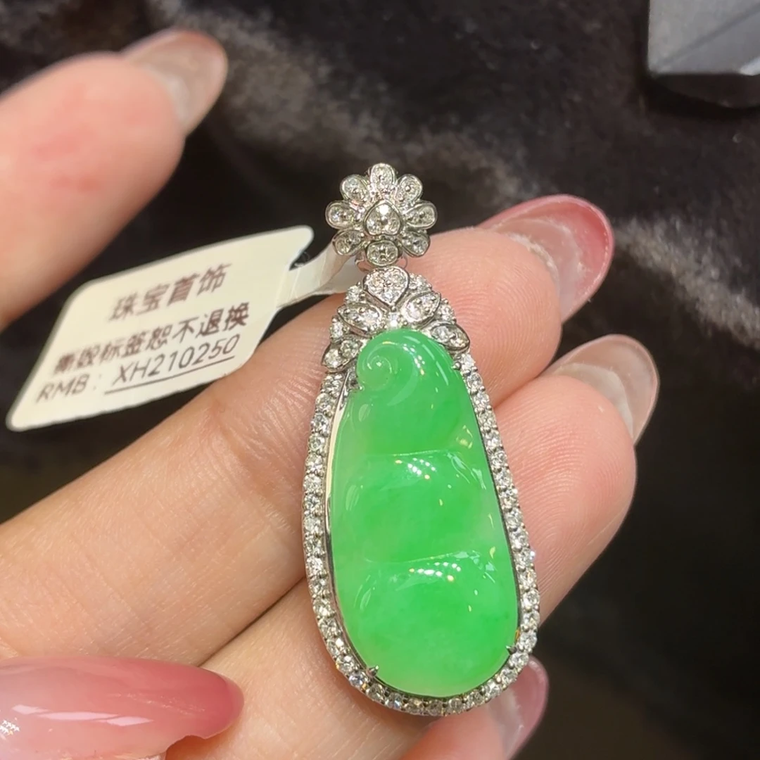 翡翠18K金镶嵌颈饰天然缅甸翡翠