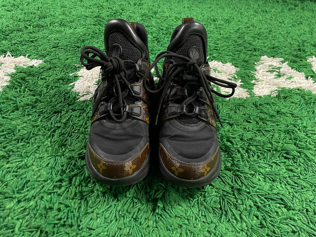 95新 LouisVuitton/路易威登 老花满LOGO老爹鞋40.5码 98新B10523