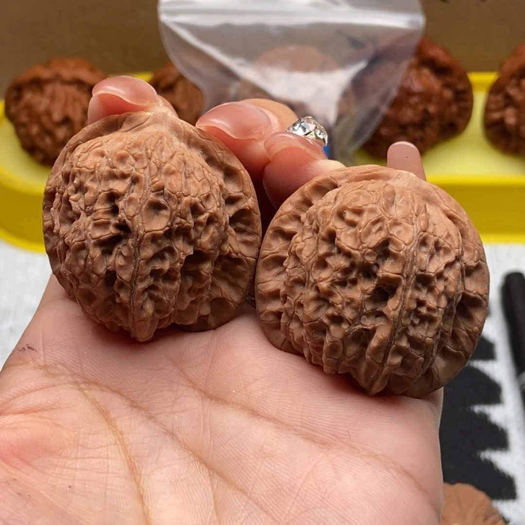 正***气文玩核桃吊坠血麒麟
