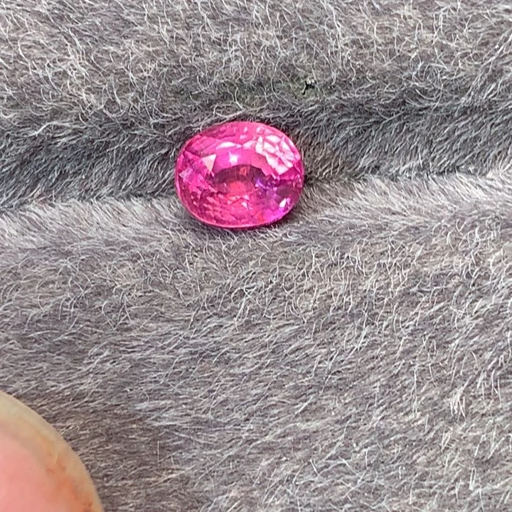 鱿***子裸石未镶嵌红宝石