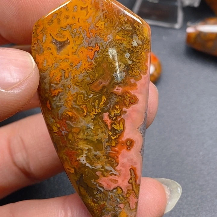 玛瑙/玉髓颈饰未镶嵌拂**端