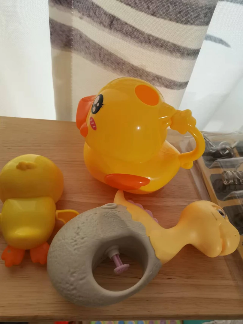 儿童玩具小鸭子玩水