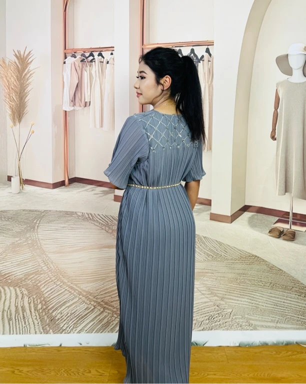 2025新款褶皱美女夏季透气宽松收腰连衣裙