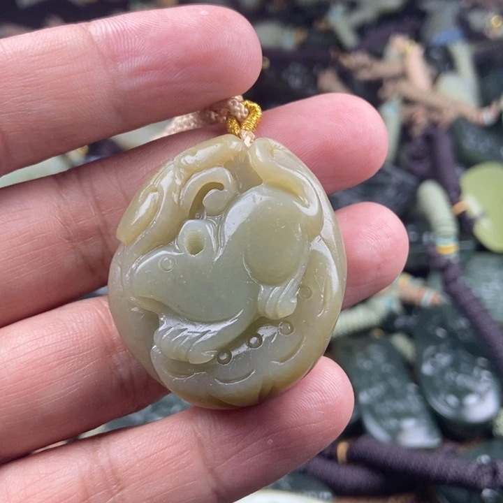 和田玉未镶嵌颈饰