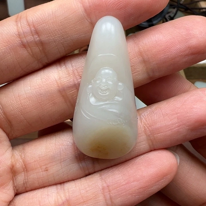 和田玉未镶嵌颈饰佛