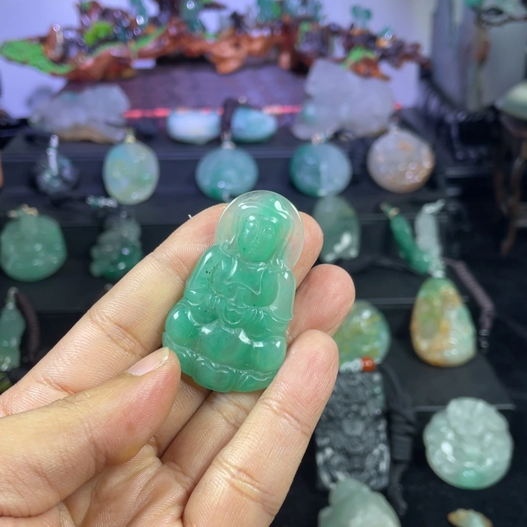 石英质玉（非洲翠）未镶嵌颈饰