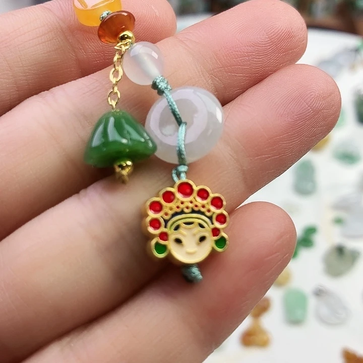 翡翠未镶嵌颈饰莲蓬