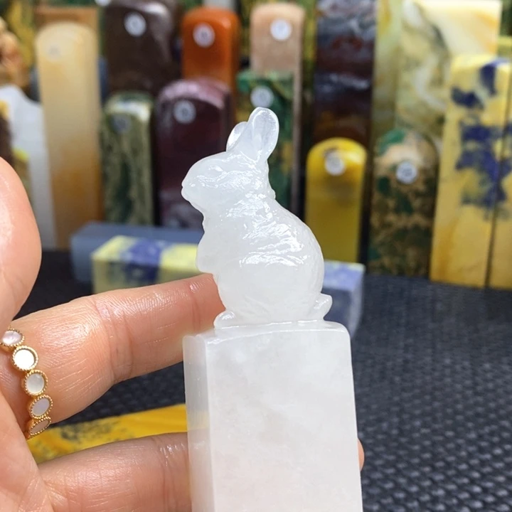 南美石中****委青田石印章石