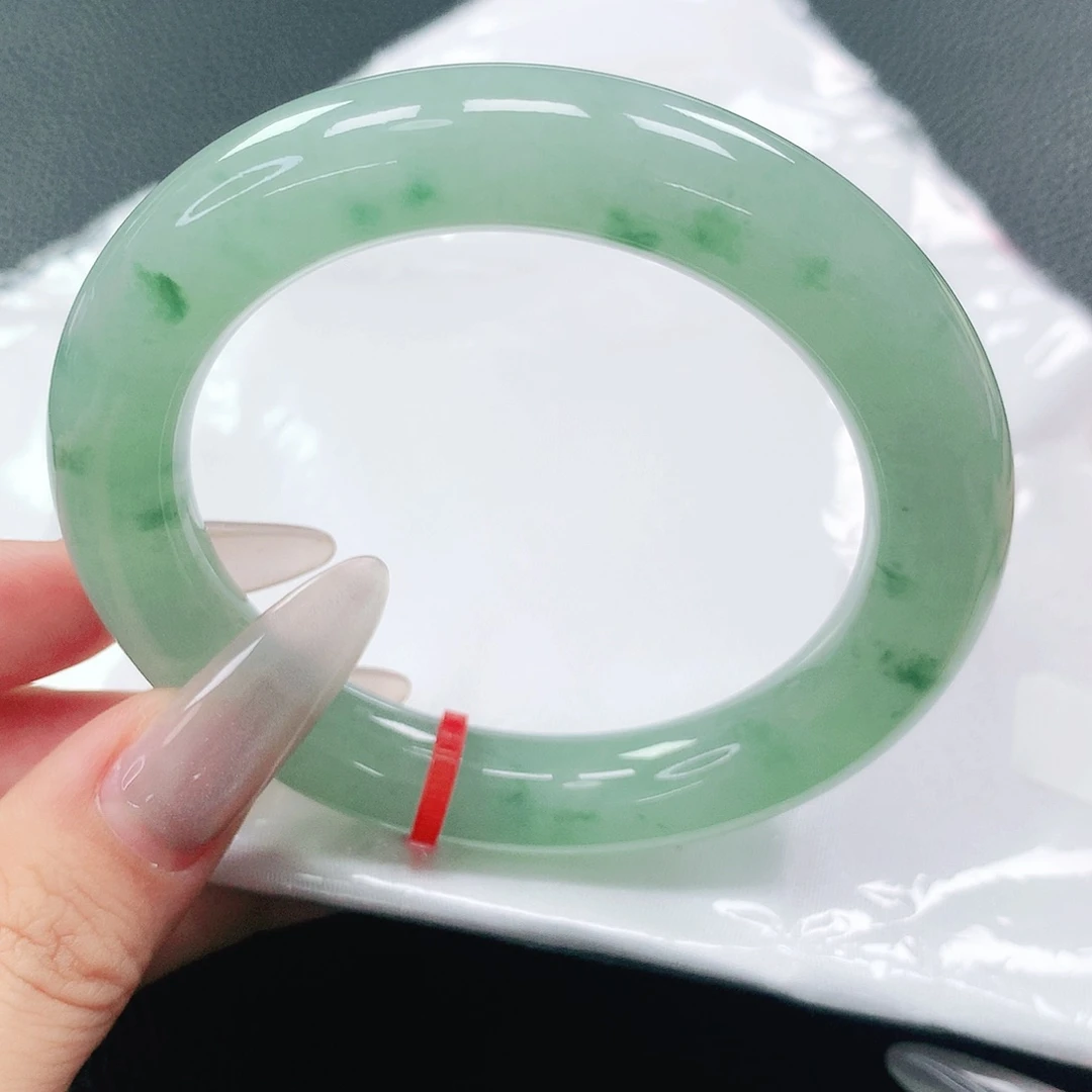 翡翠手镯未镶嵌54圈