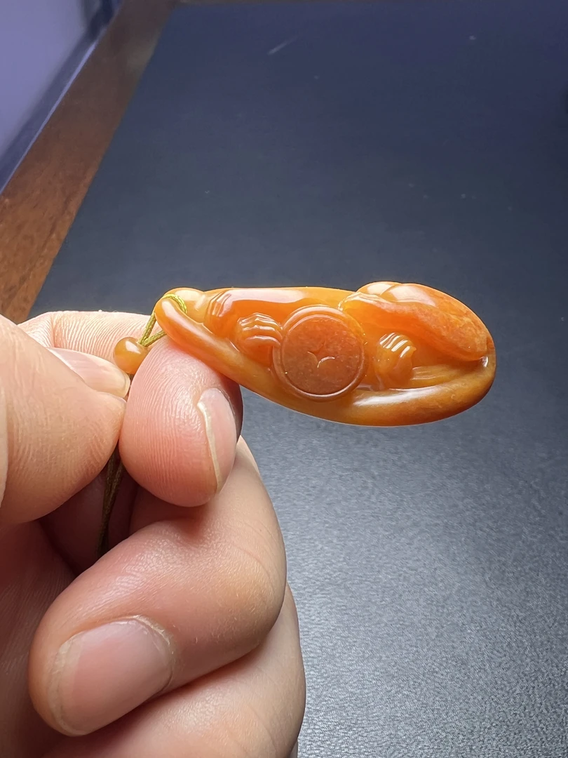 新疆和田玉金鼠挂件