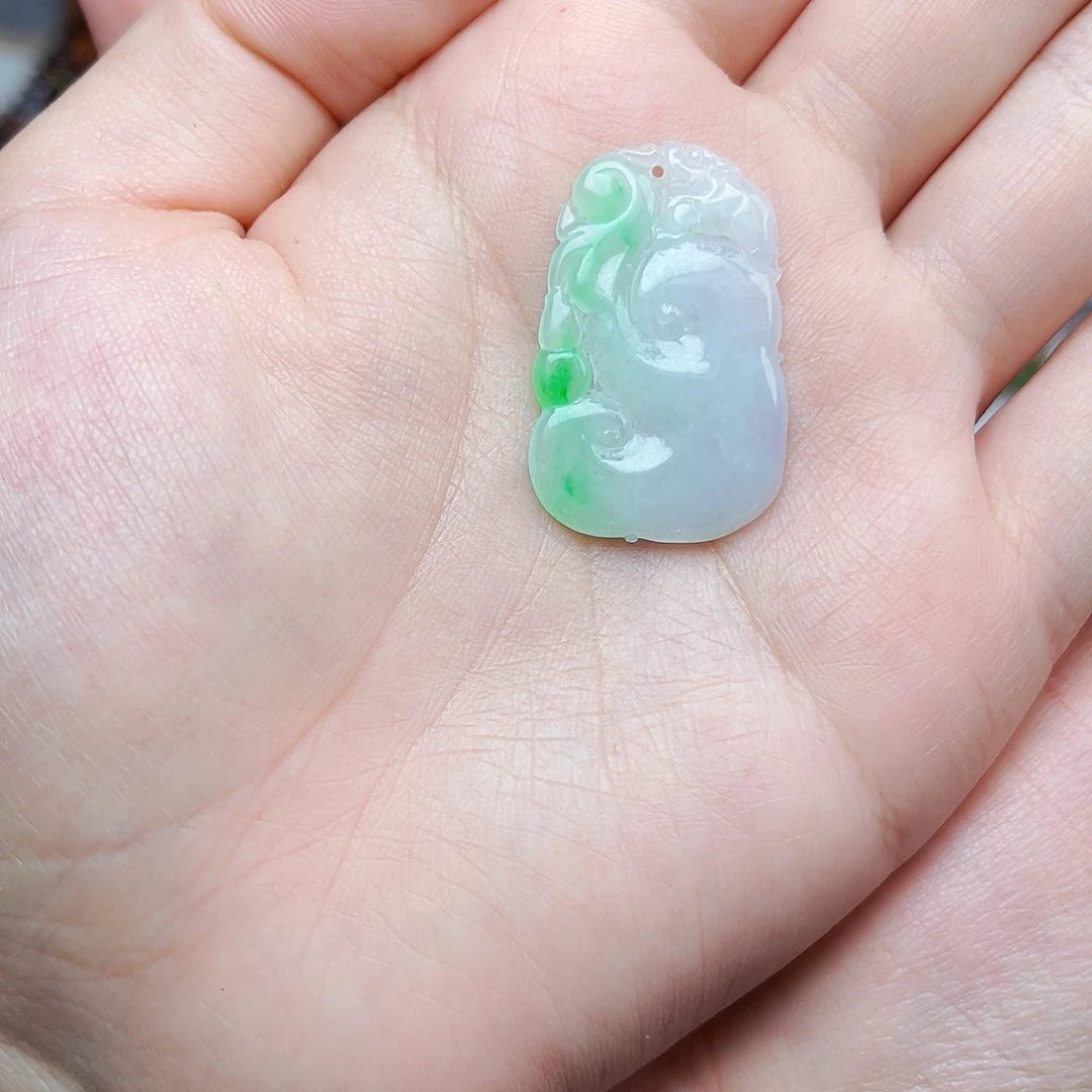 翡翠未镶嵌颈饰06