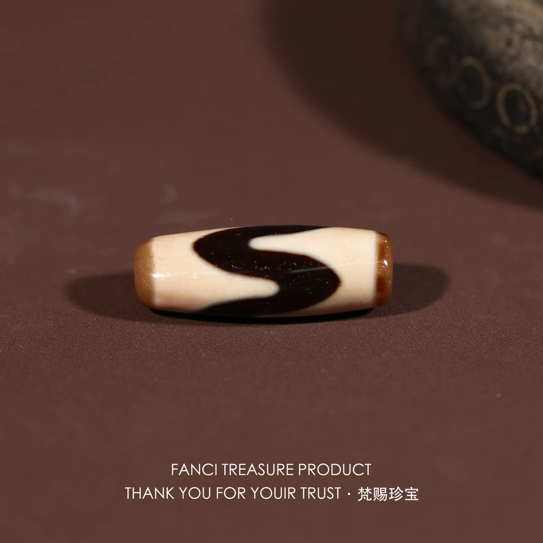 梵赐珍宝·【行运任晓攀老超顶满爆砂】虎牙29.4x11.7mm天珠吊坠