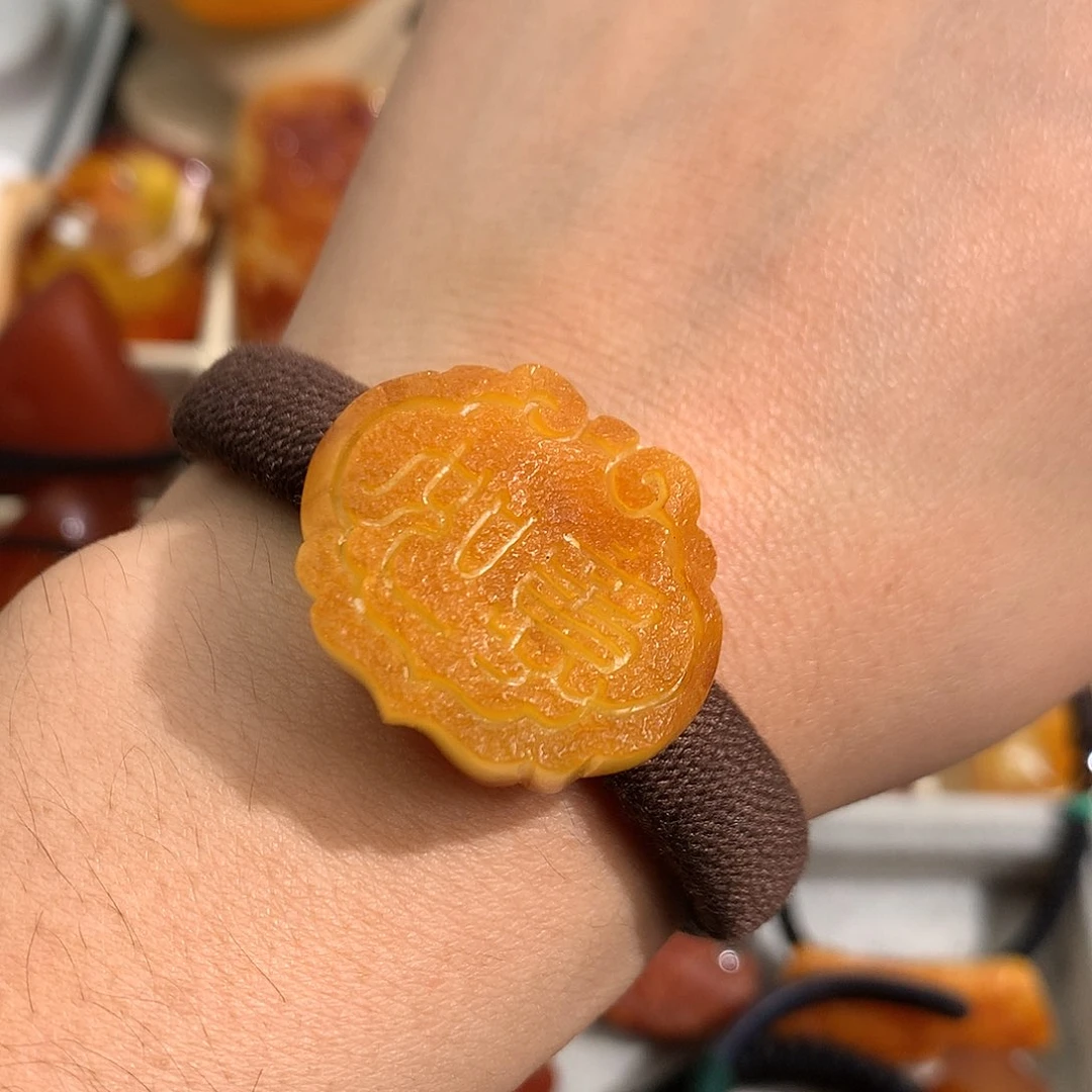 蜜蜡裸石未镶嵌达****?在