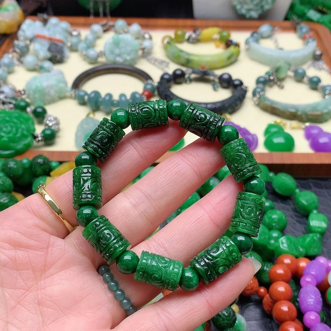 吊坠(赠链)未镶嵌翡翠妈****）