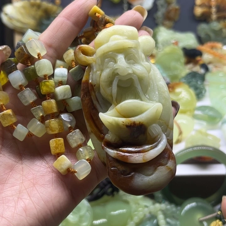 蛇纹石玉未镶嵌颈饰
