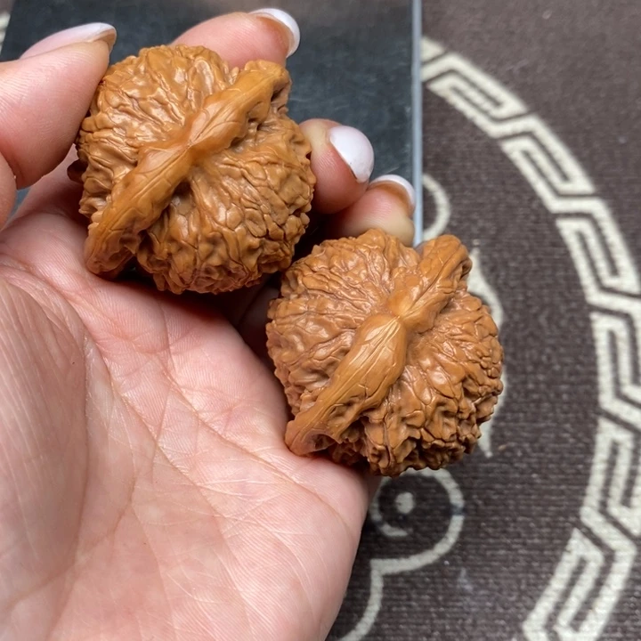 文玩核桃吊坠金麒麟