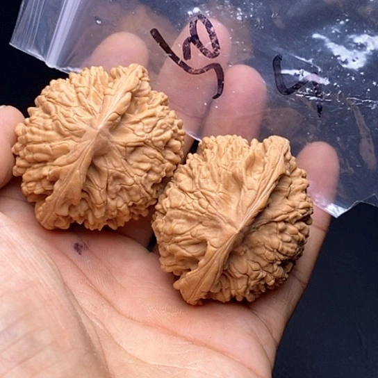 【闪购商品】文玩核桃吊坠大莫
