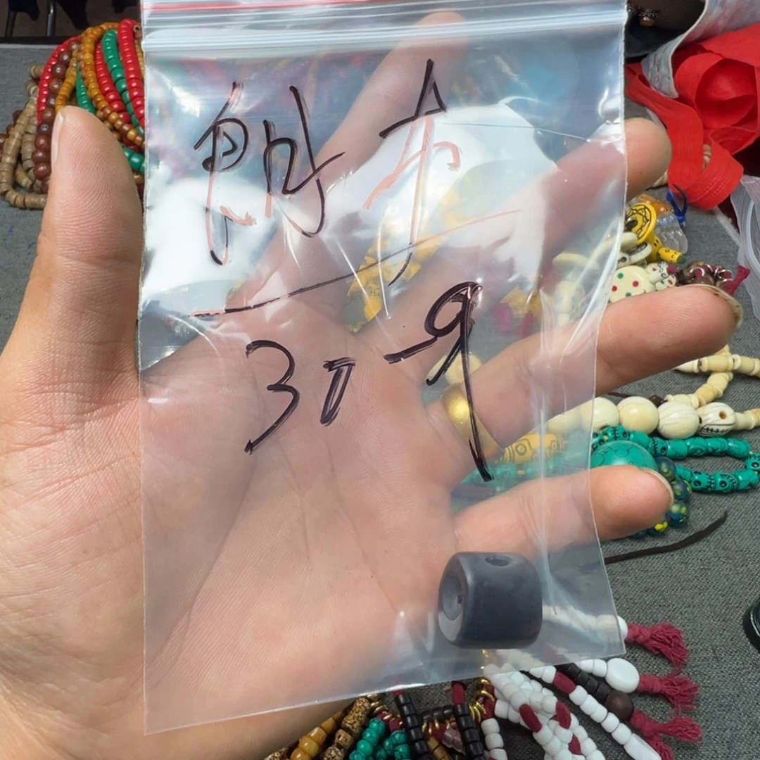 朗*珠子的颜色是蓝色