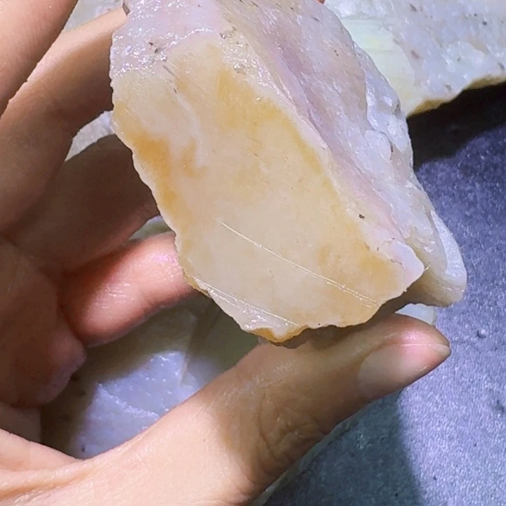 未镶嵌和田玉（糖玉）珠宝半成品