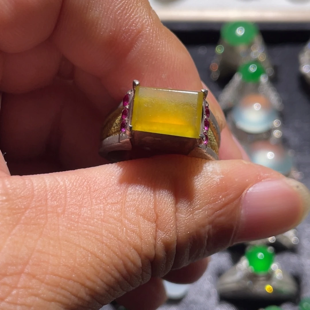 翡翠裸石高冰起光黄翡马鞍