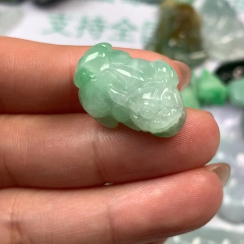 翡翠颈饰未镶嵌用****1翡翠
