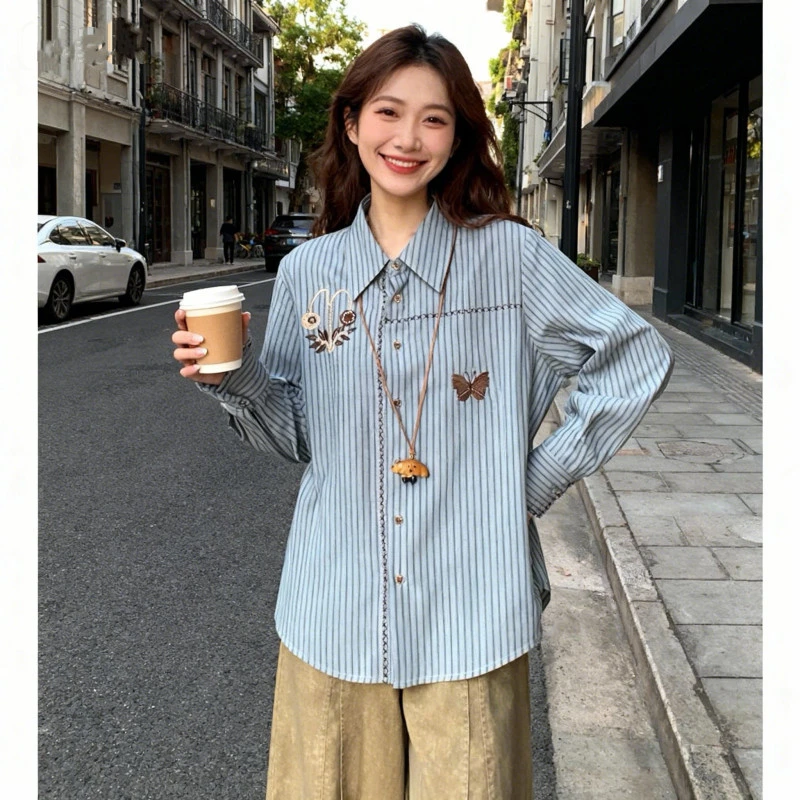 秋季设计师新款时尚洋气百搭宽松条纹刺绣蝴蝶中长款衬衫女潮