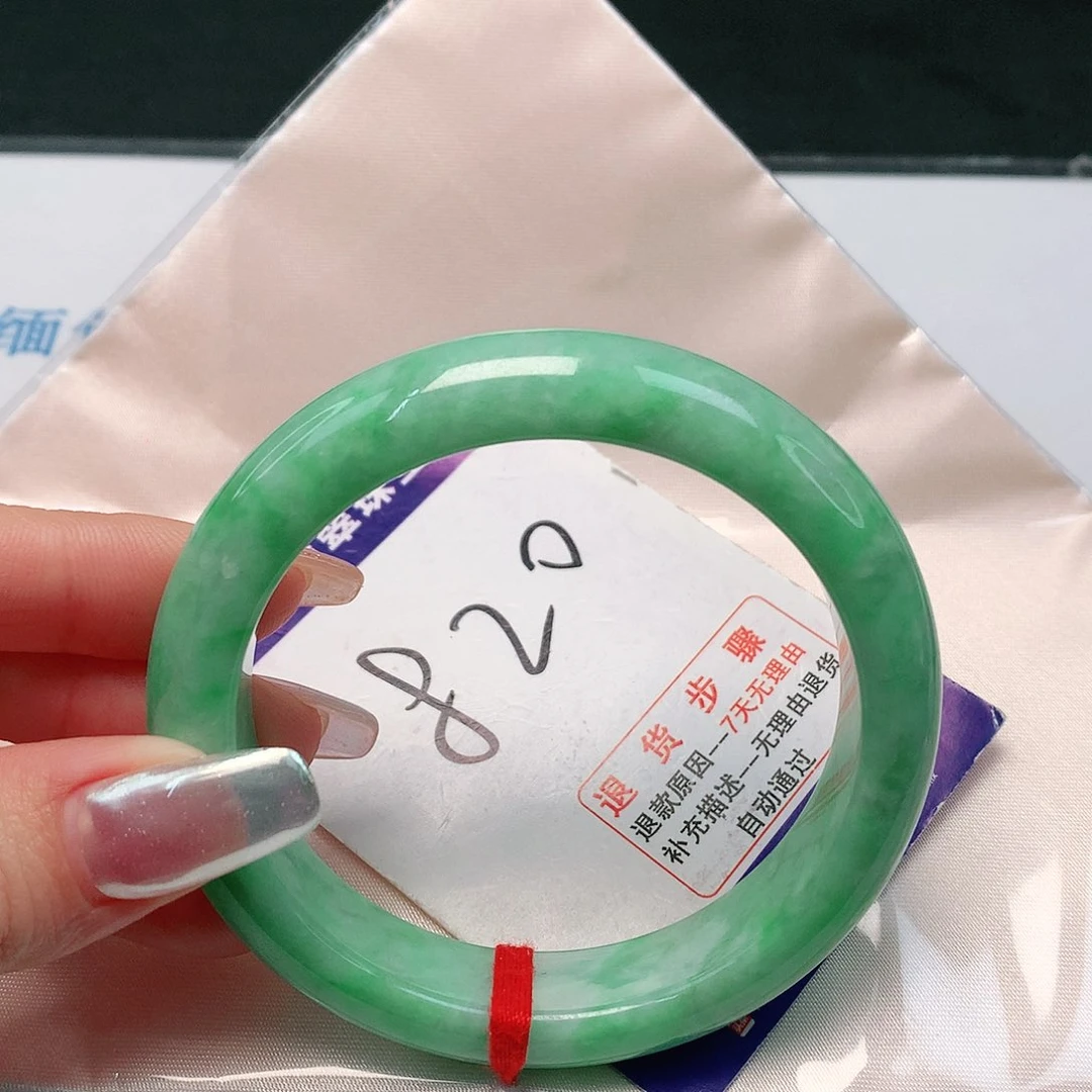 翡翠手镯未镶嵌翡翠手镯