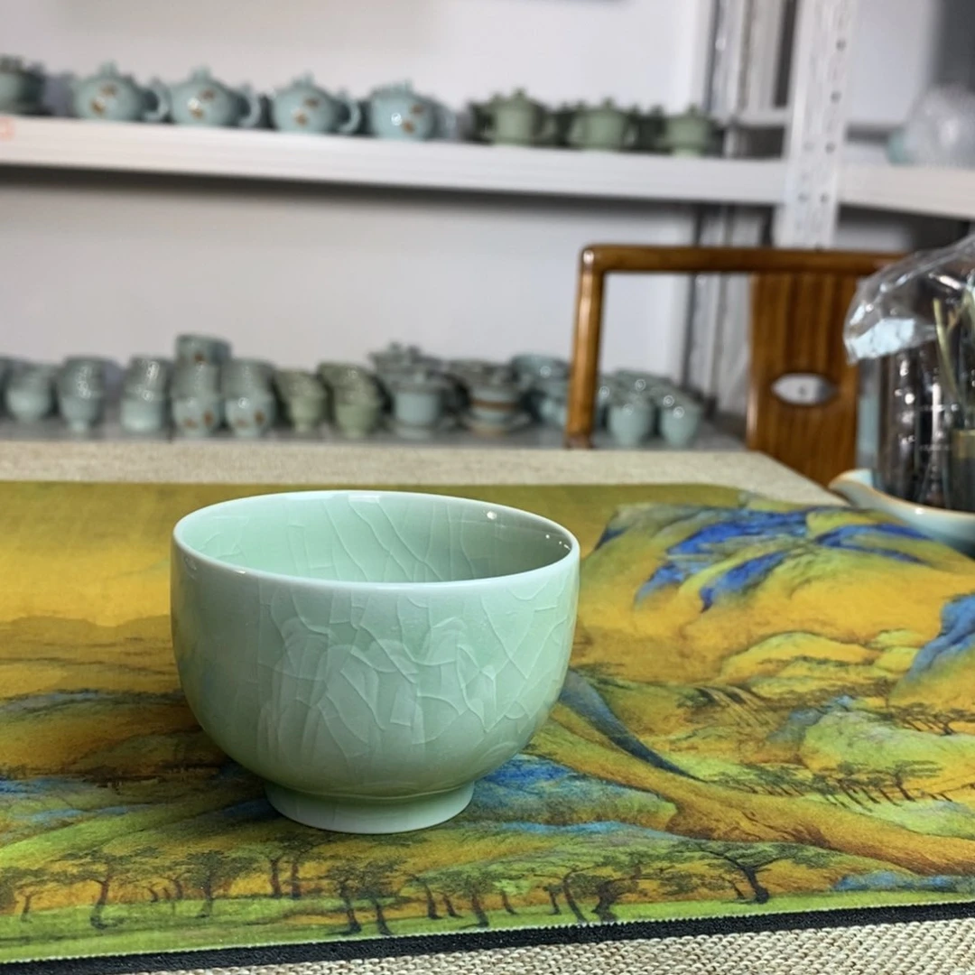 【闪购商品】风**静豆绿山水画罗汉杯微微瑕。。。。