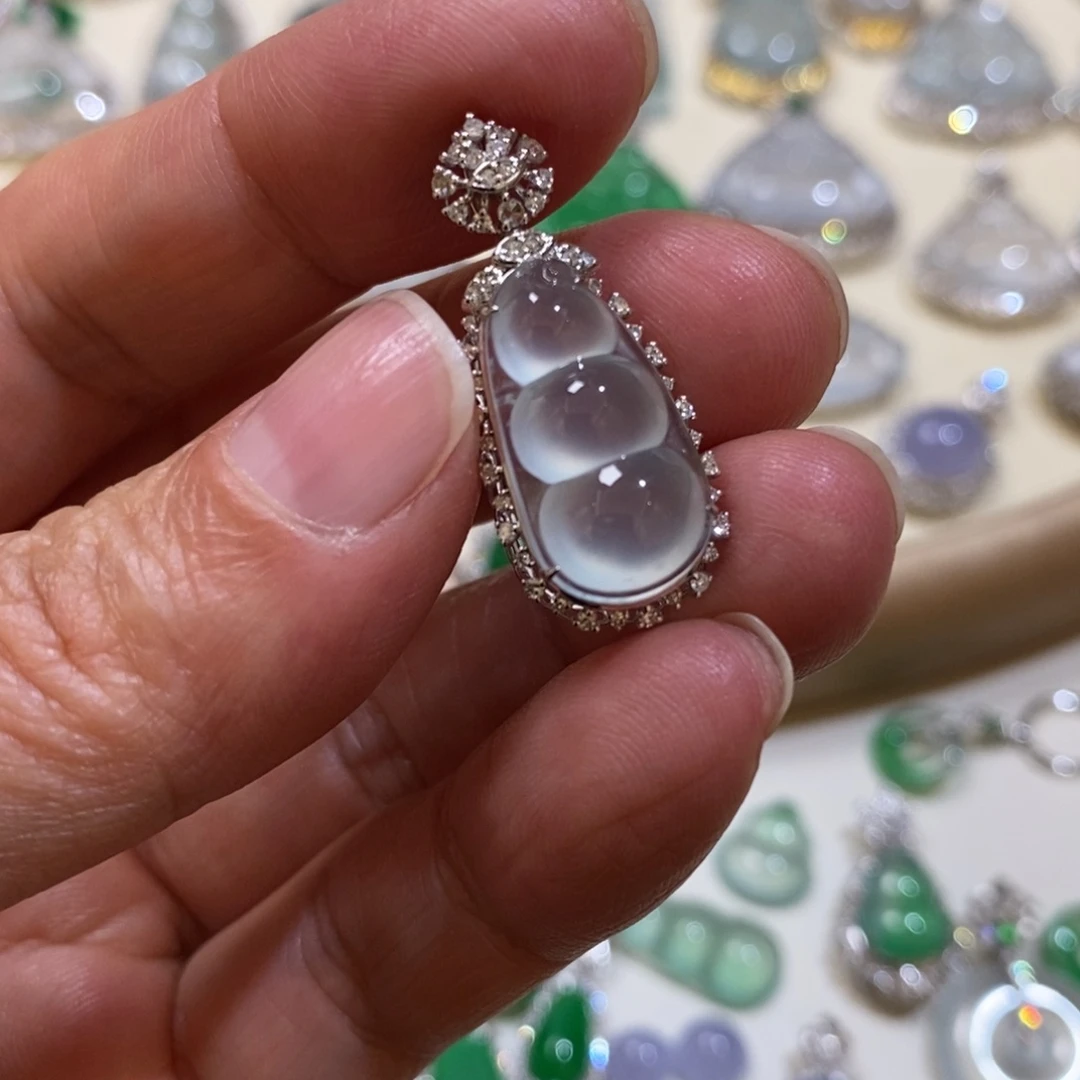 翡翠18K金镶嵌吊坠(不含链)福豆