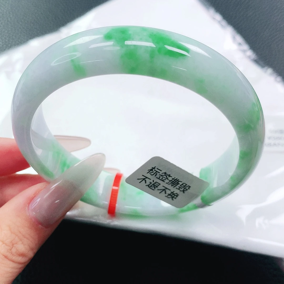 翡翠手镯未镶嵌59圈
