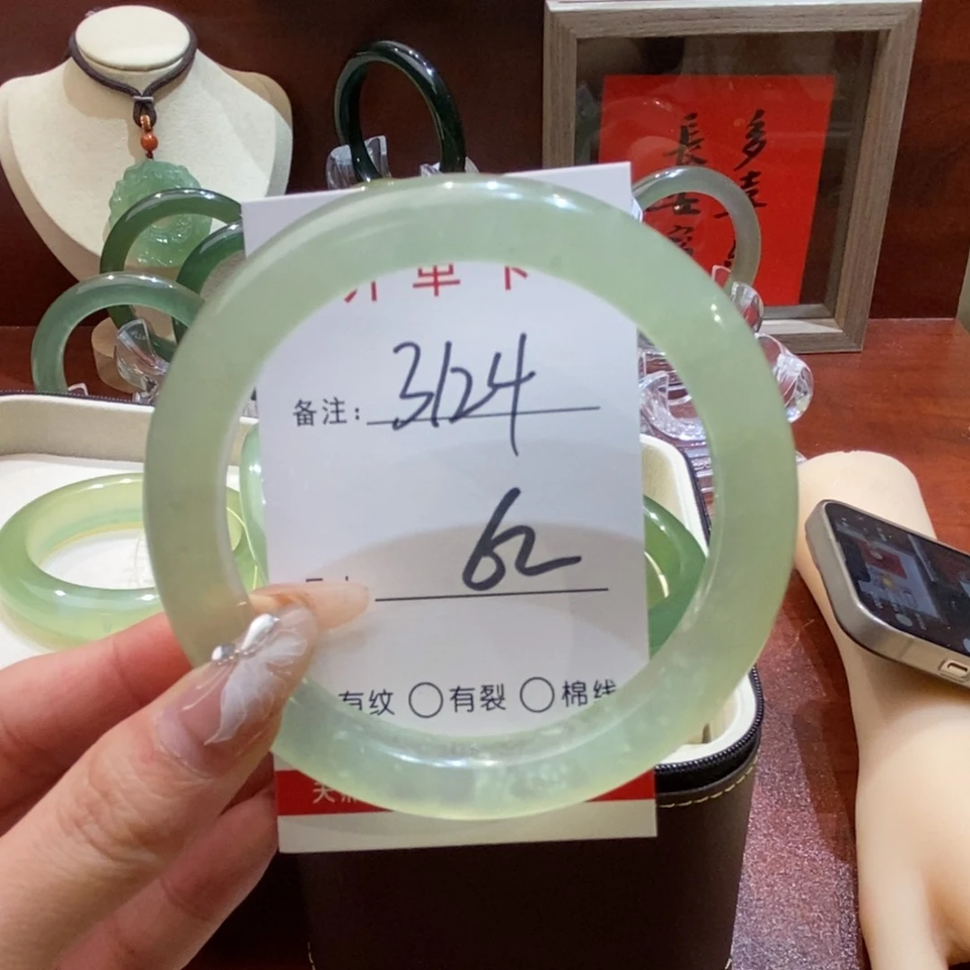 【闪购商品】蛇纹石玉手镯未镶嵌晗*邸