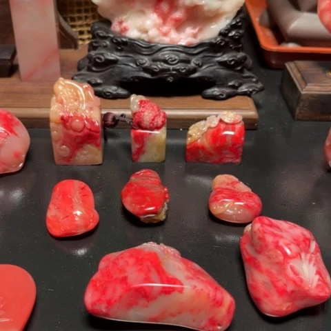 巴林石时**语巴林鸡血石