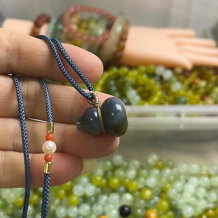 合金蛇纹石玉颈饰