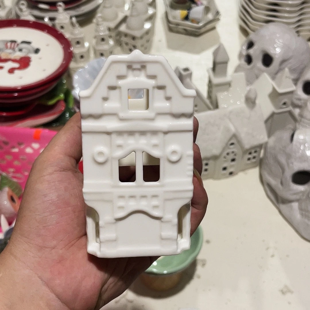 摆件微瑕。