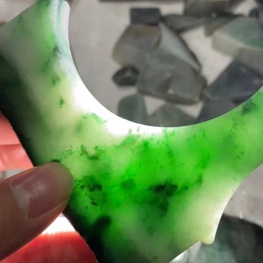 翡翠颈饰未镶嵌翡翠