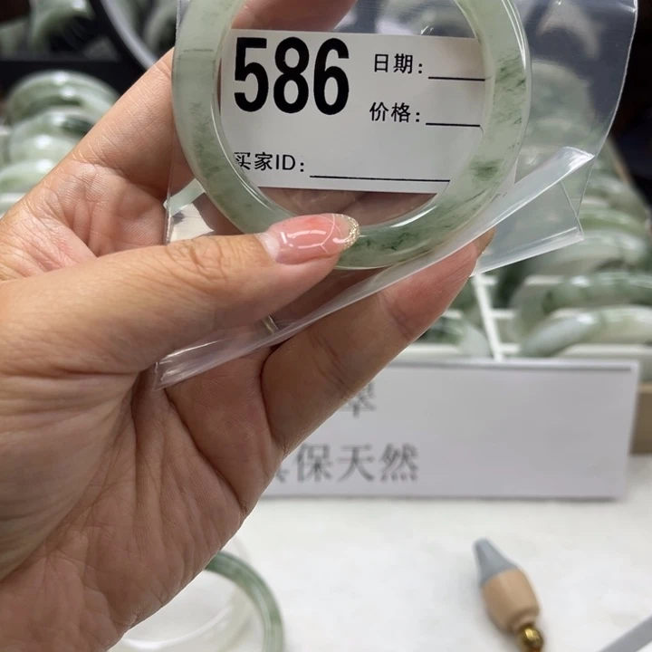 未镶嵌手镯石英质玉586