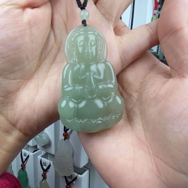 二***卖石英质玉未镶嵌颈饰