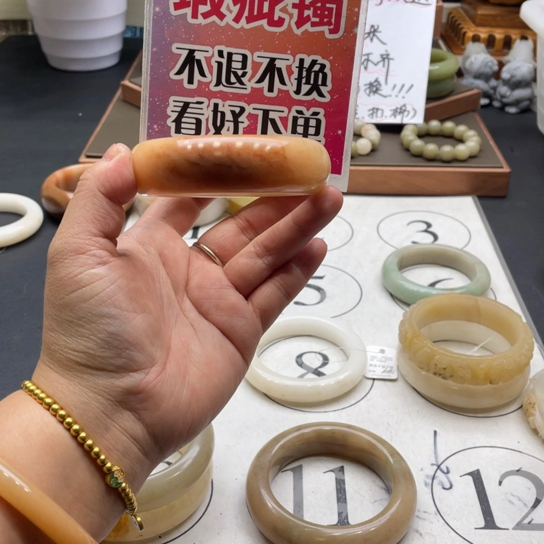 优***酱石英岩玉未镶嵌手镯
