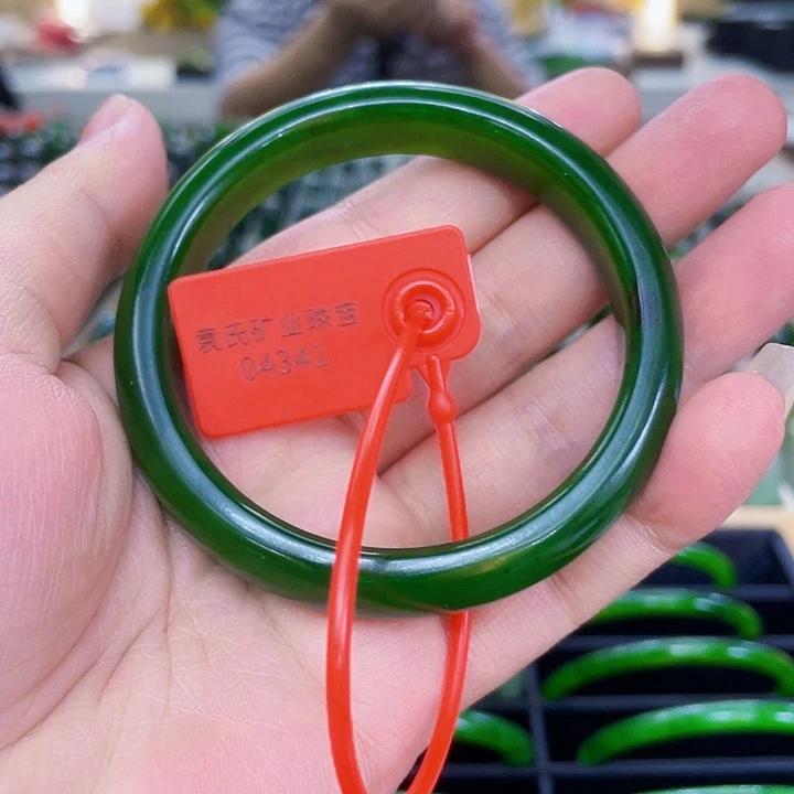 和田玉（碧玉）手镯未镶嵌冰*341