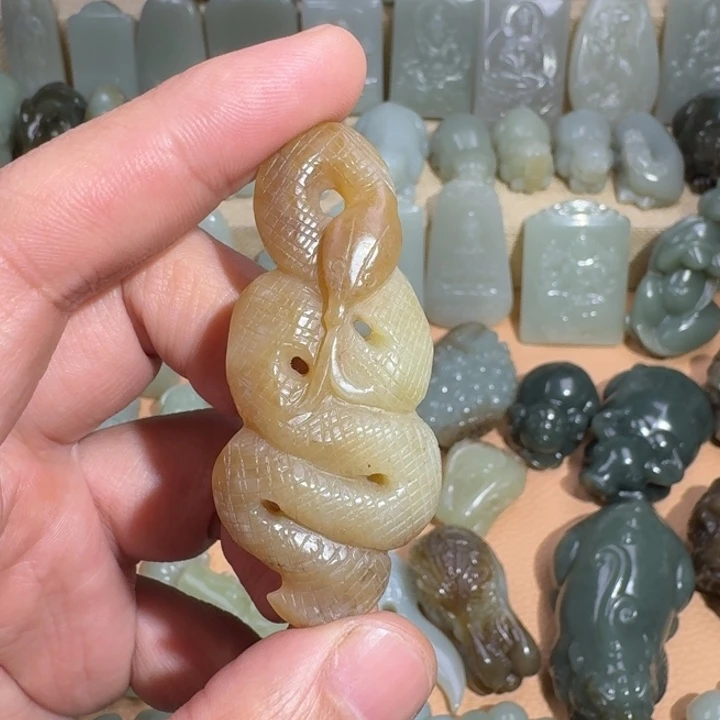 和田玉未镶嵌颈饰