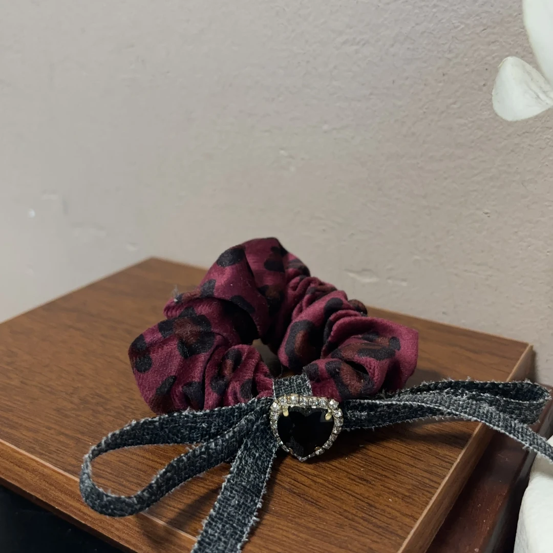 设计款爱心蝴蝶结发圈T227