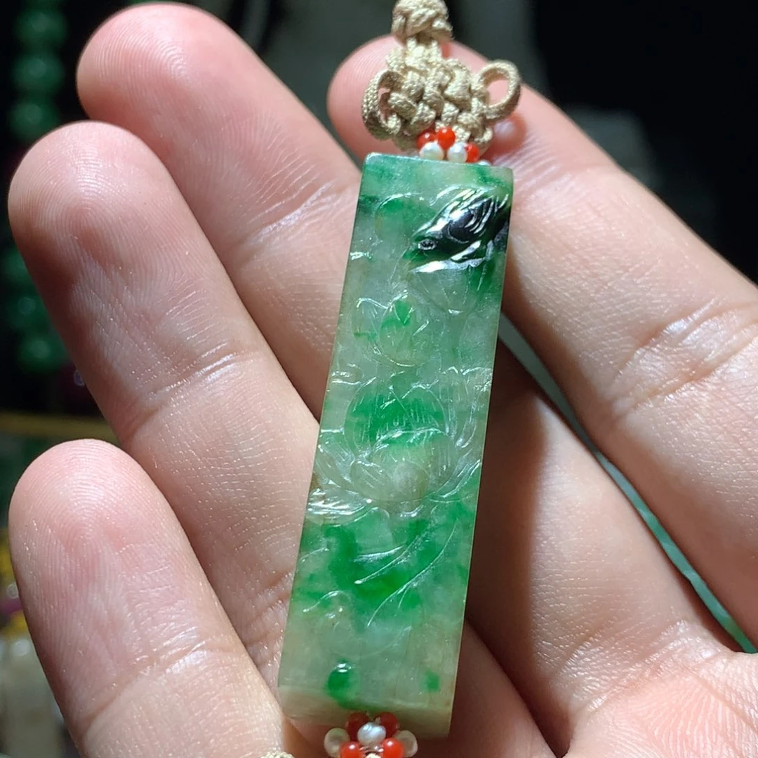 翡翠挂件未镶嵌花***菊