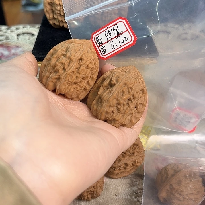 文玩核桃把件赤龙鸡心