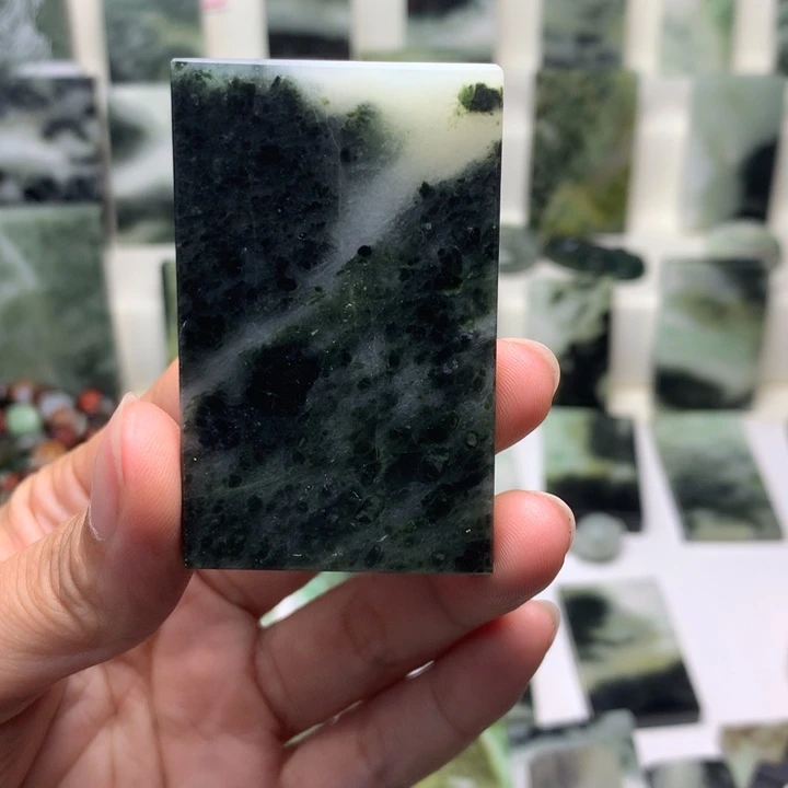 独山玉未镶嵌颈饰