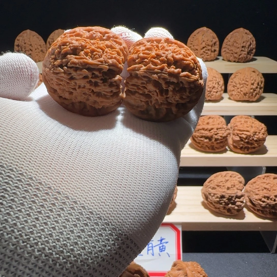 张***宇文玩核桃吊坠44保龄球