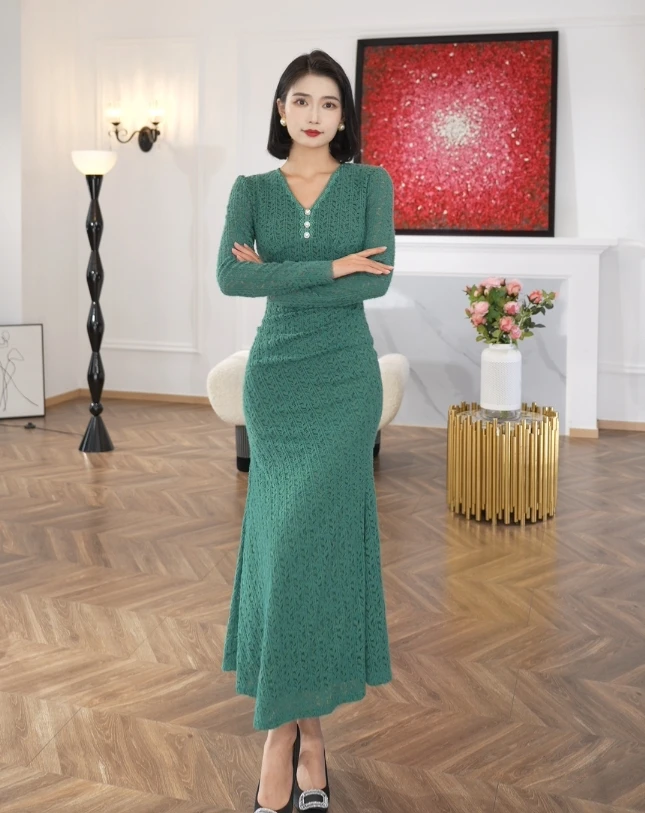 ANANY/艾嘉妮【塞纳旋律】秋冬新款V领收腰连衣裙L-40640